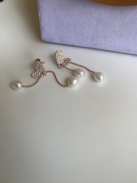 PEARL LOOP EARRING